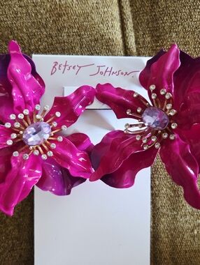 NWT Betsey Johnson Oversized Pink Flower Earrings